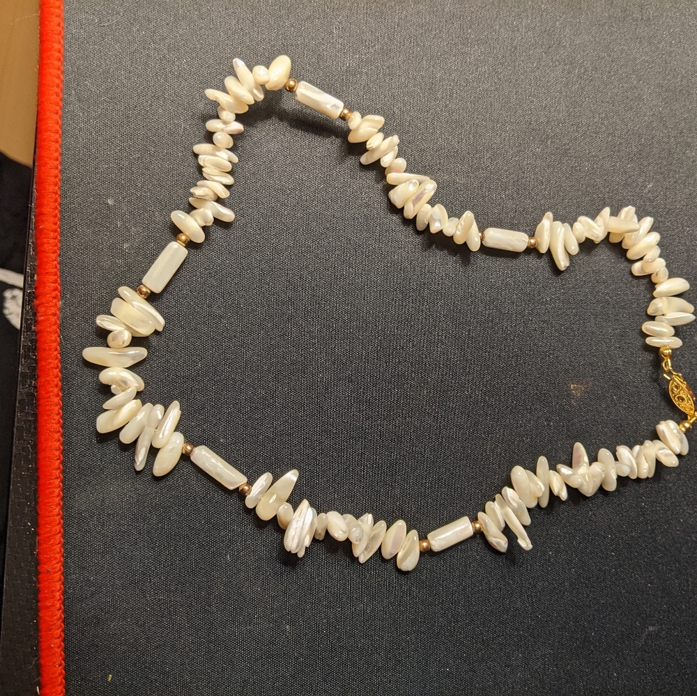 Gold clasp stone necklace